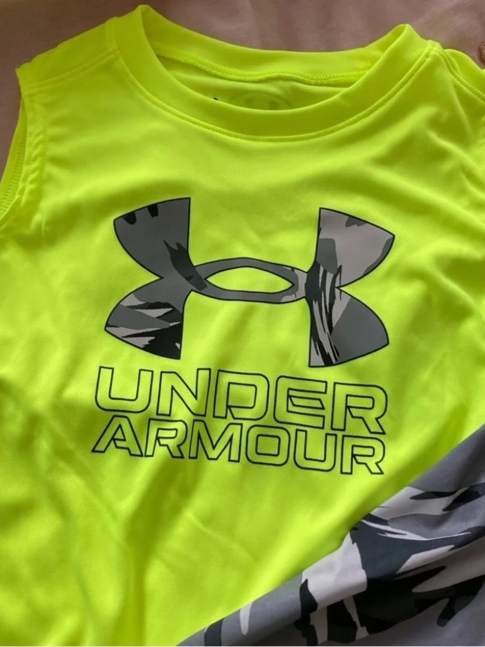Under Armour Neon Sleeveless Camo Shorts Set 6251 - Picture 3 of 8
